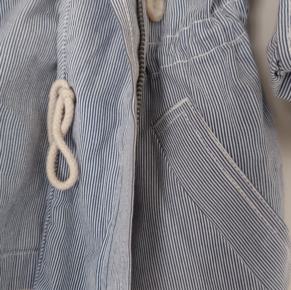 Small blue and white stripped jacket from Gap - Picture 2 of 3